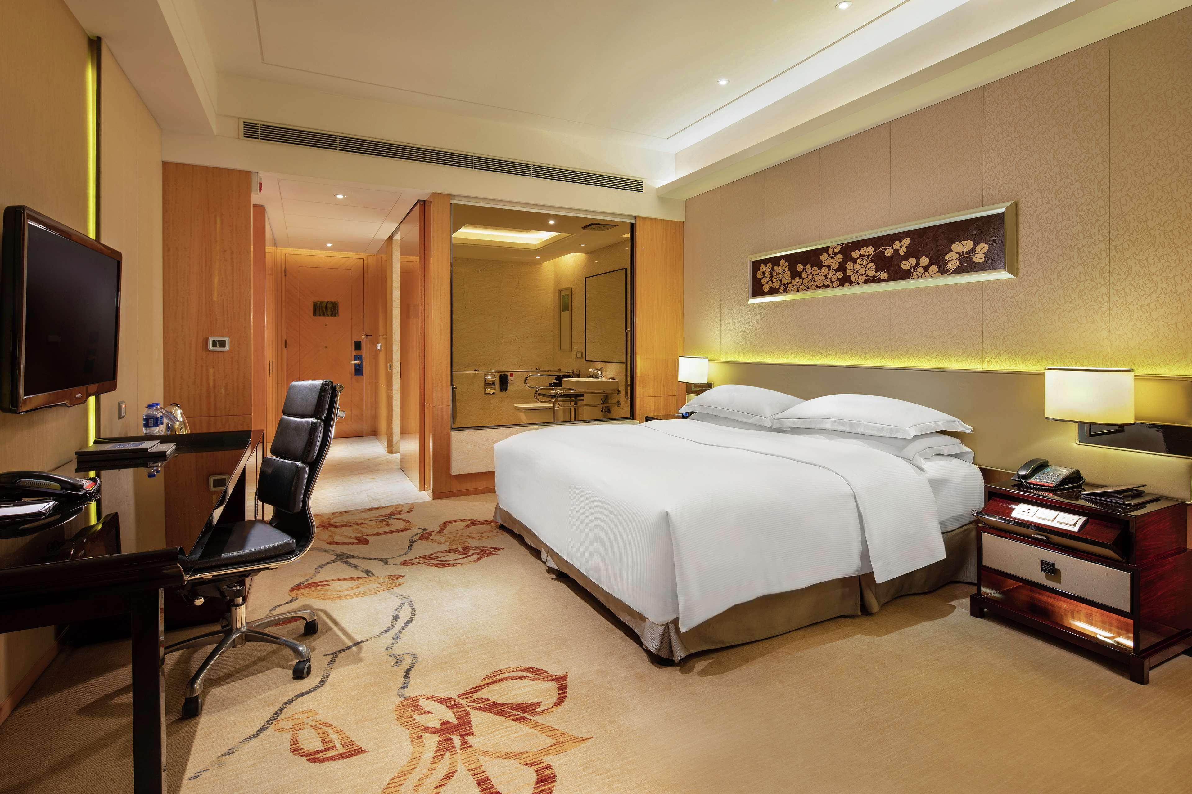 Hilton Guangzhou Baiyun - Free Shuttle For Canton Fair Period, Close To Luhu Golf Club & Leather Market Exteriör bild