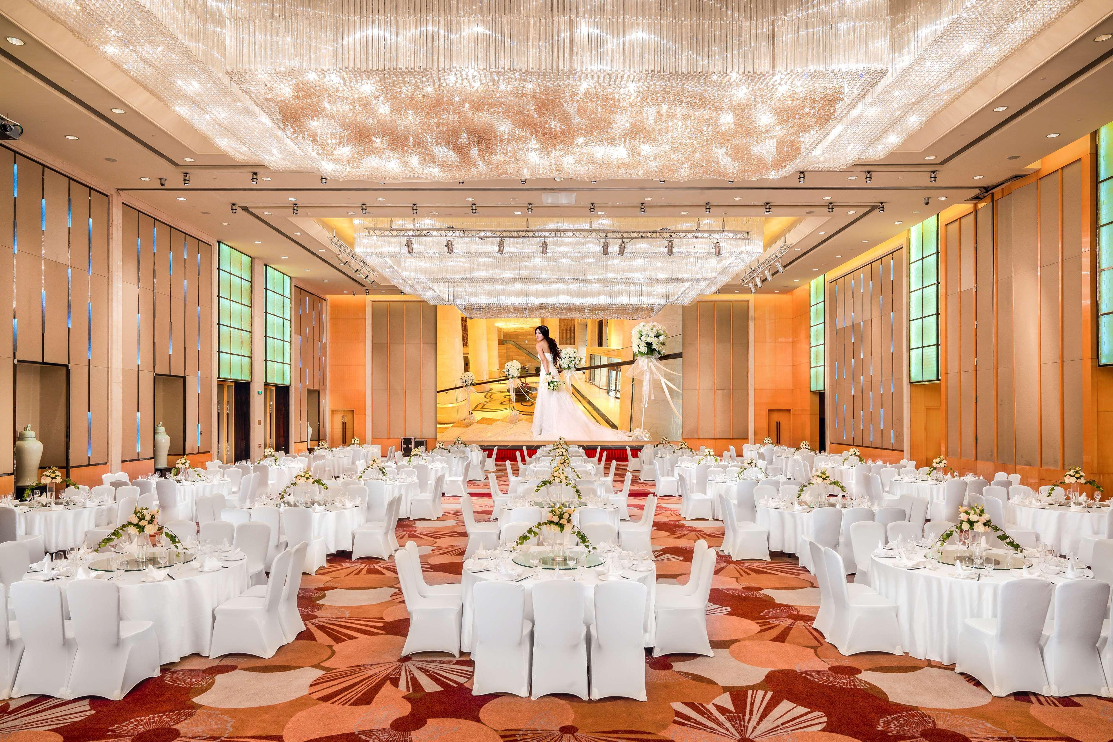 Hilton Guangzhou Baiyun - Free Shuttle For Canton Fair Period, Close To Luhu Golf Club & Leather Market Exteriör bild