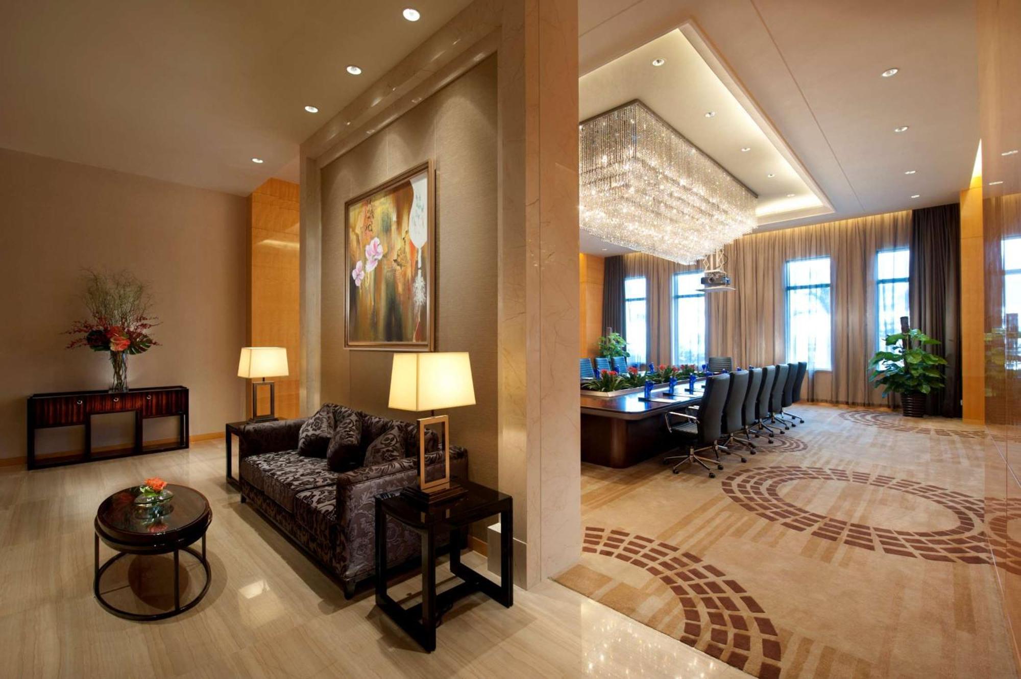 Hilton Guangzhou Baiyun - Free Shuttle For Canton Fair Period, Close To Luhu Golf Club & Leather Market Exteriör bild