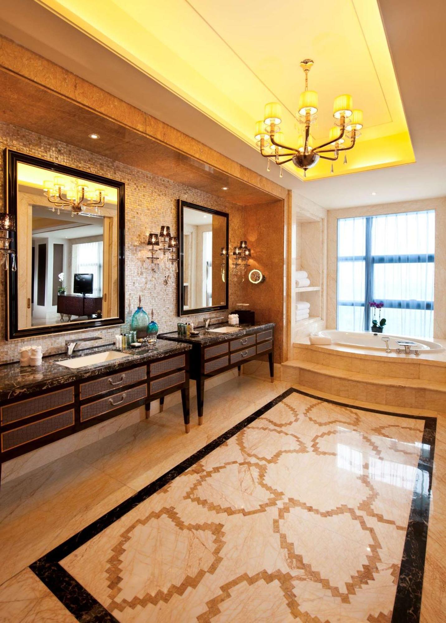 Hilton Guangzhou Baiyun - Free Shuttle For Canton Fair Period, Close To Luhu Golf Club & Leather Market Exteriör bild