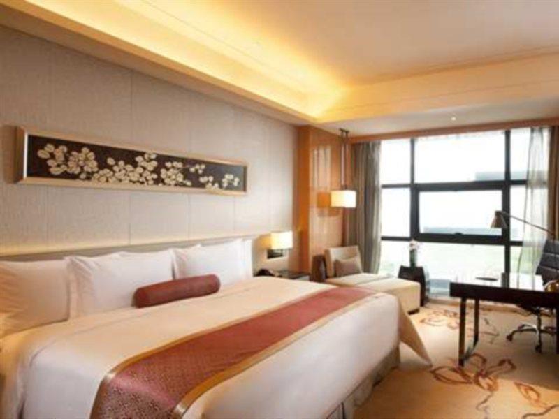 Hilton Guangzhou Baiyun - Free Shuttle For Canton Fair Period, Close To Luhu Golf Club & Leather Market Exteriör bild